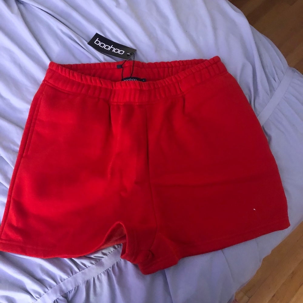 red boohoo sweat shorts